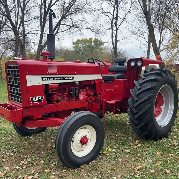 1972 INTERNATIONAL 664