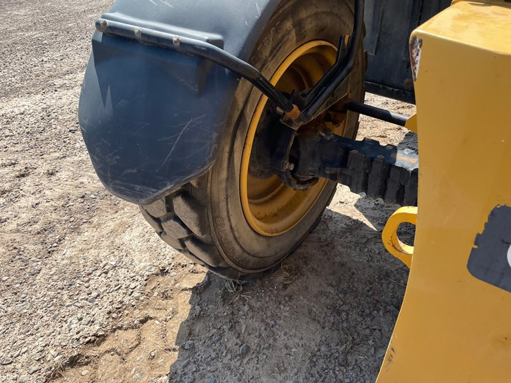 2014-caterpillar-tl642c-image-31