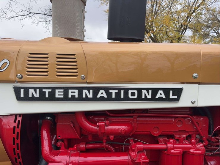 1970-1456-farmall-row-crop-mfwa-golden-demonstrator-image-27