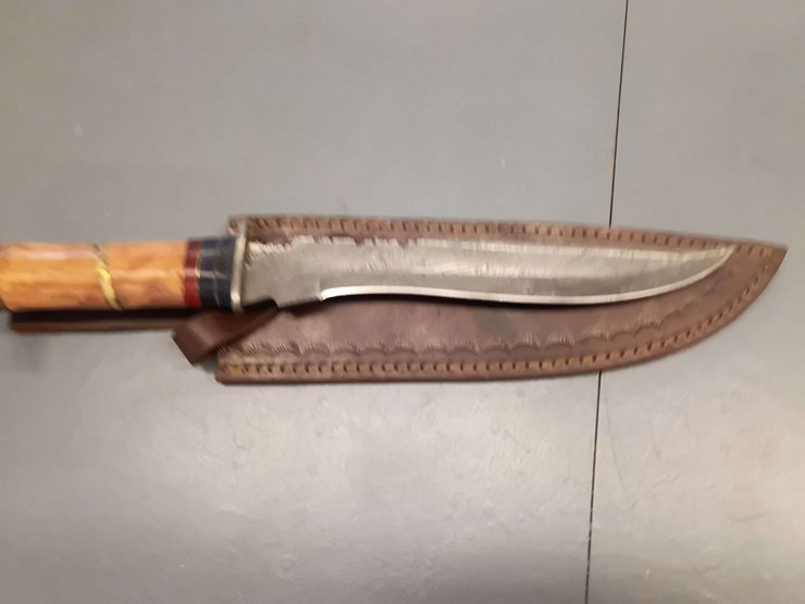 custom-damascus-steel-fixed-blade-knife-with-yellow/red-striped-handle-image-1