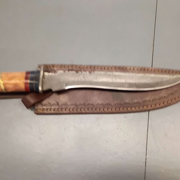 CUSTOM DAMASCUS STEEL FIXED BLADE KNIFE WITH YELLOW/RED STRIPED HANDLE