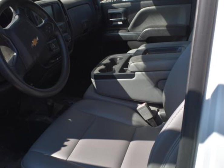 2018-chevrolet-1500-image-14