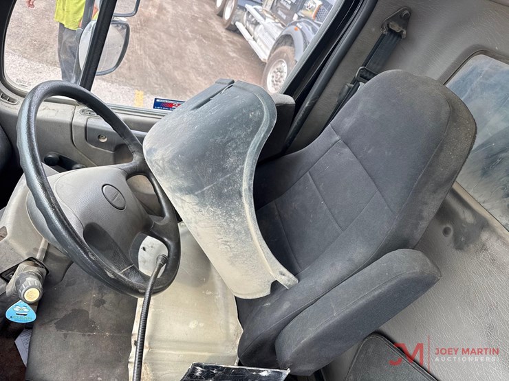 2018-freightliner-street-sweeper-truck-image-27