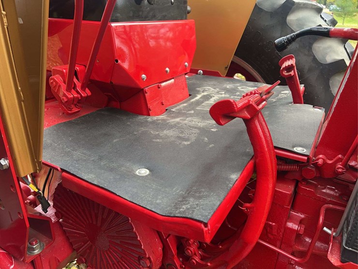 1970-1456-farmall-row-crop-golden-demonstrator-image-33