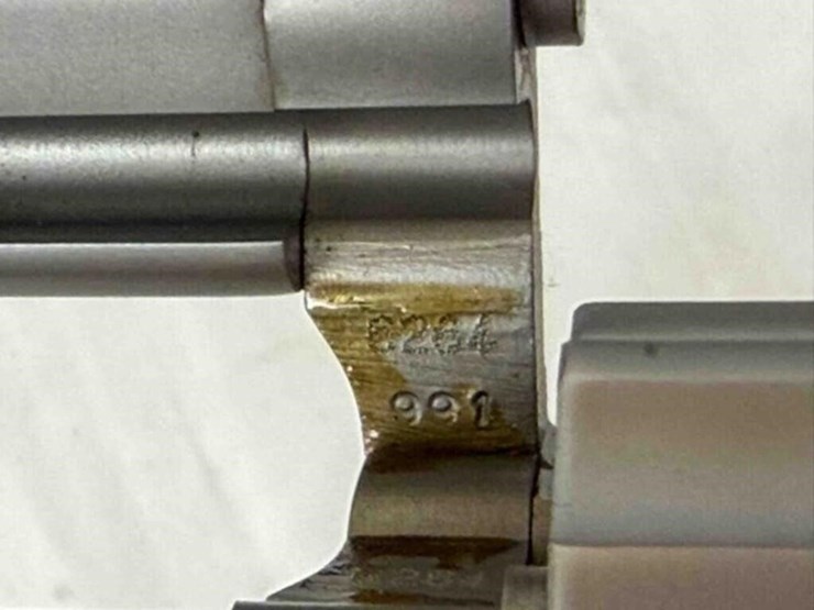 taurus-tracker-22mag-revolver-image-17