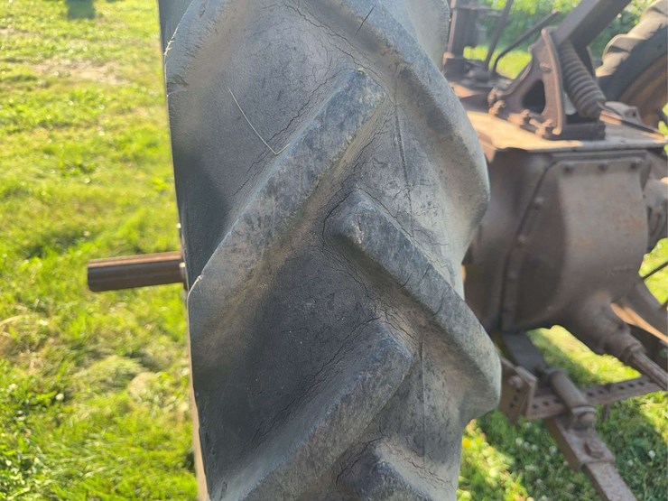 john-deere-b-image-15
