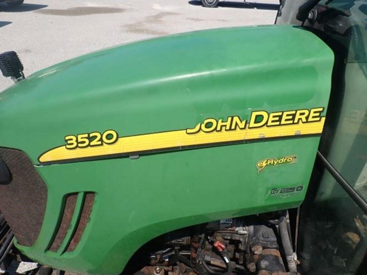john-deere-3520-image-9