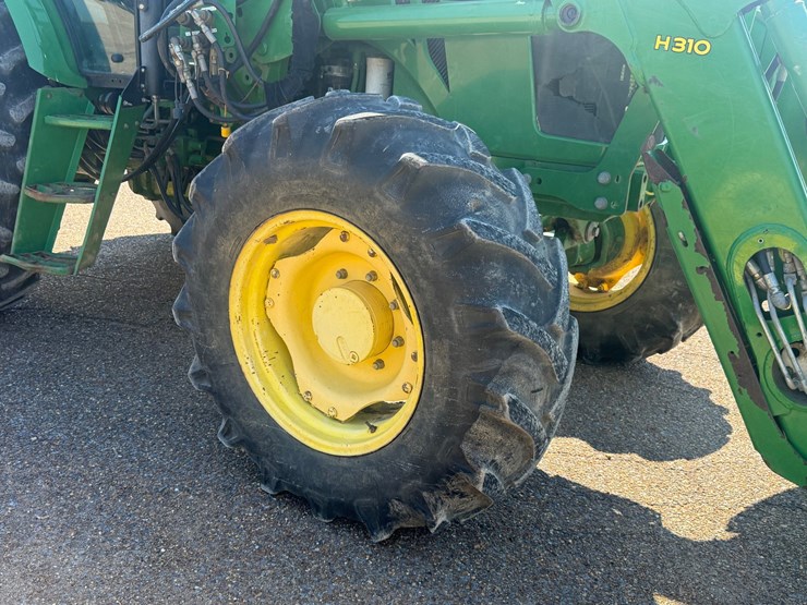 john-deere-6105d-image-21
