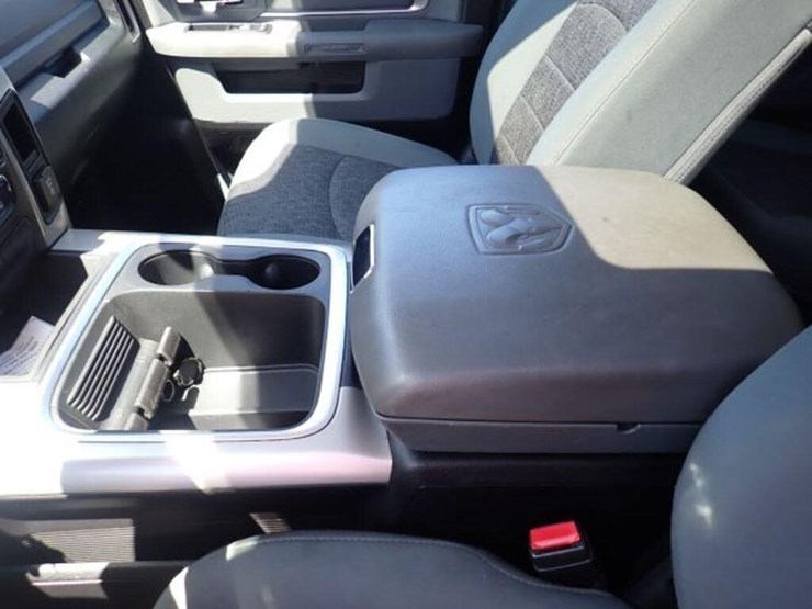 2016-dodge-1500-image-18