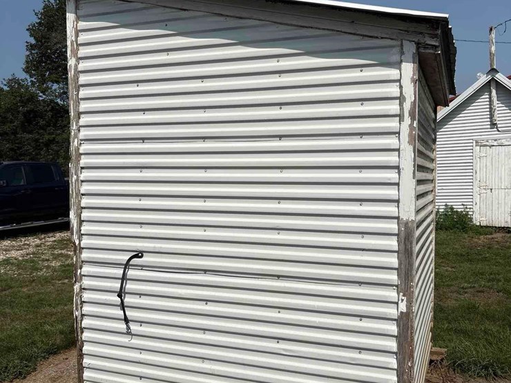 6’x6’-portable-feed-shed-image-5
