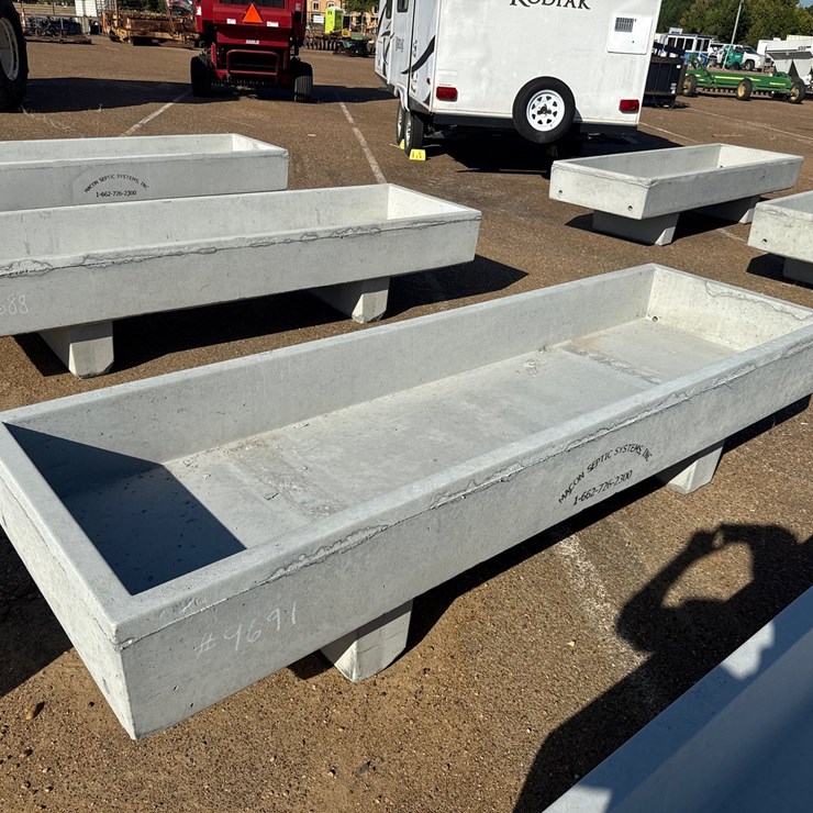 #9689 • 3 X 10 Feed Trough