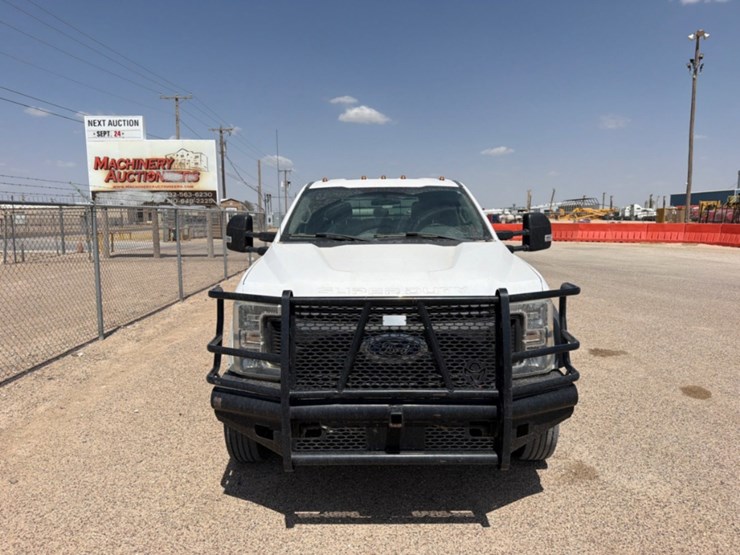 2019-ford-f550-image-2