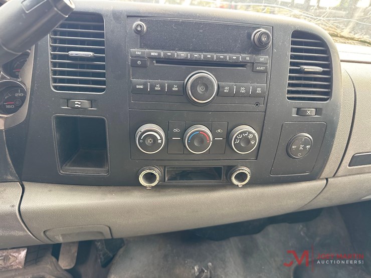 2009-chevrolet-3500-image-19
