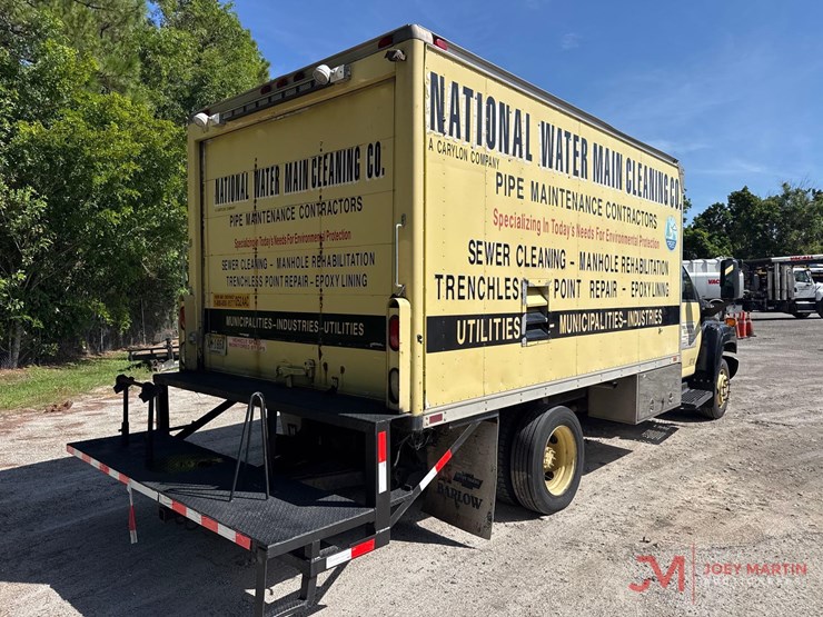 2005-chevrolet-c4500-box-truck-image-3