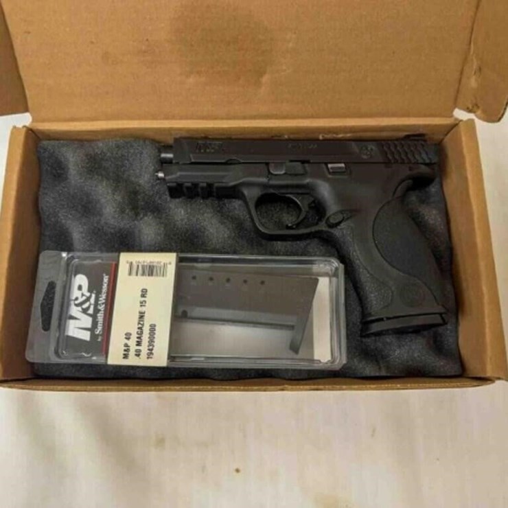 Smith & Wesson M&P40 40Cal Pistol