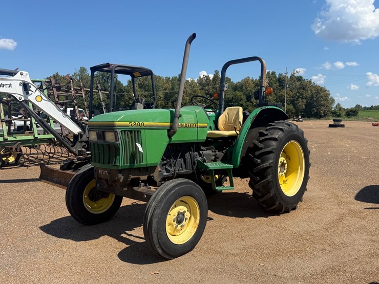 john-deere-5200-image-1