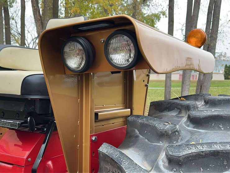 1970-1026-farmall-hydro-row-crop-golden-demonstrator-image-41