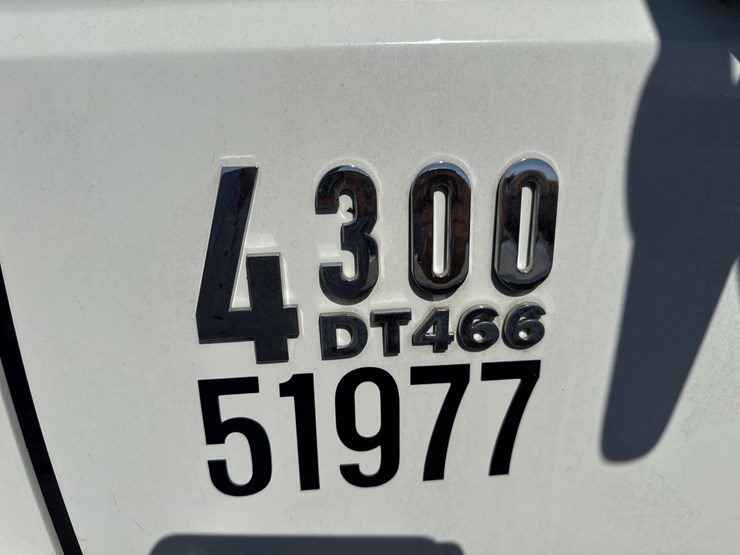 2004-international-durastar-4300-image-18