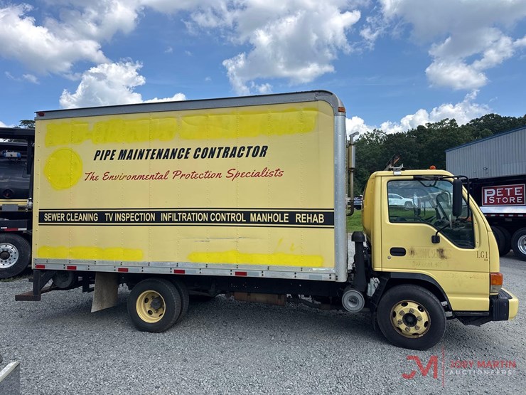 2004-isuzu-box-truck-image-2