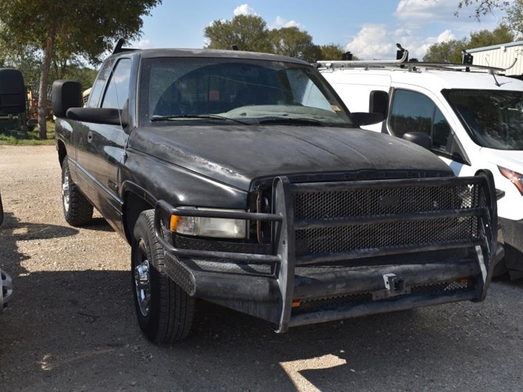 1999-dodge-2500-image-2