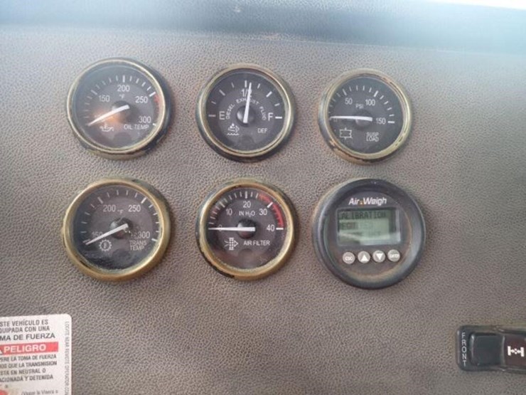 2013-peterbilt-367-image-19