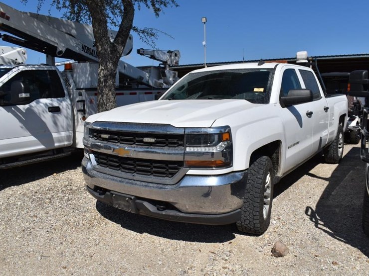 2018-chevrolet-1500-image-1