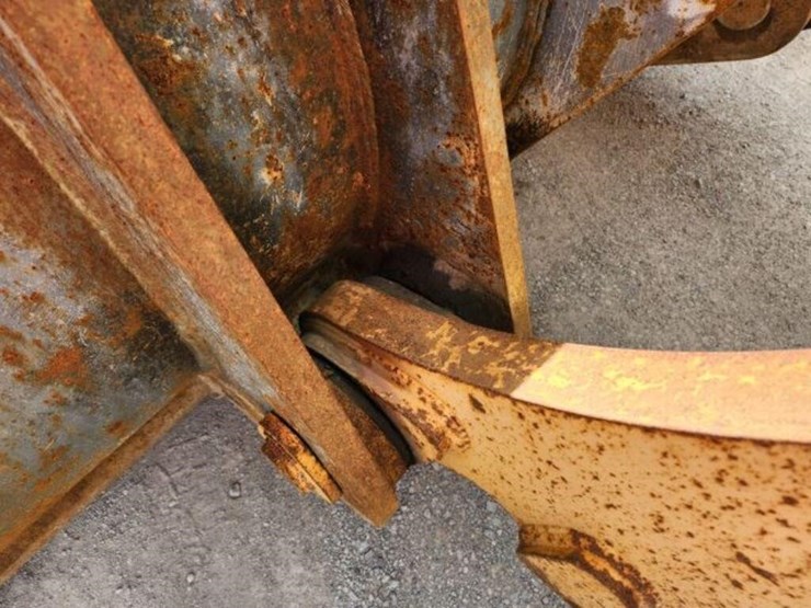 2011-liebherr-l586-image-46