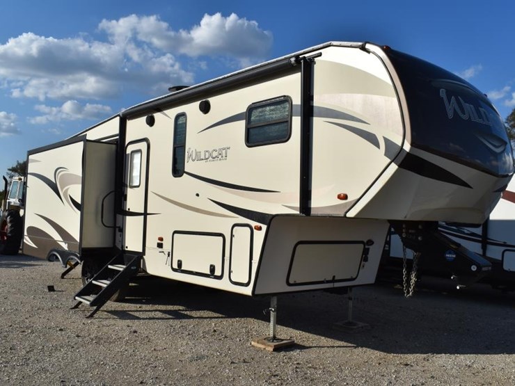 2019-wildcat-29rlx-5th-wheel-trailer-w/-3-slides-(vin-#-5zt3wcub2kg002818)-image-1