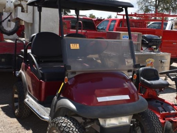 club-car-electric-golf-cart-w/-charger-(serial-#-pq0442-451032)-(k)-image-1