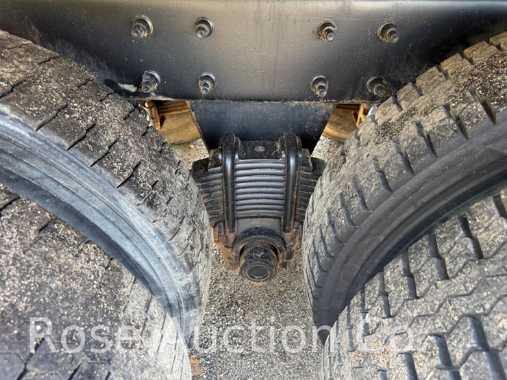 2001-mack-690s-image-18