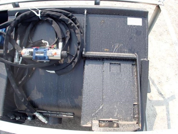 unused-greatbear-skid-steer-bucket-.4-cy-mixer-image-8