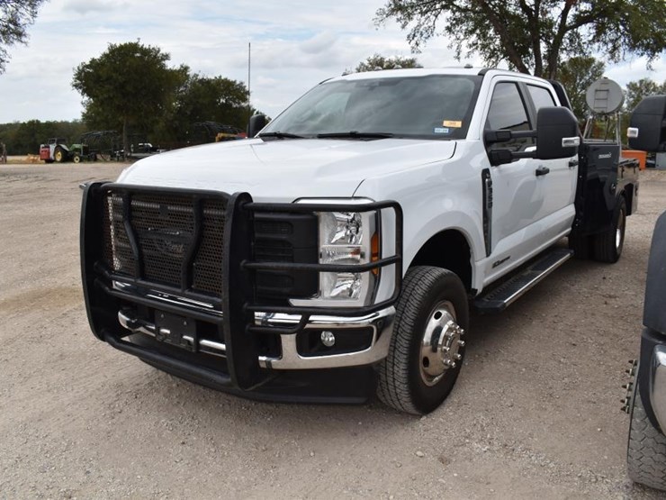 2025-ford-f350-image-1