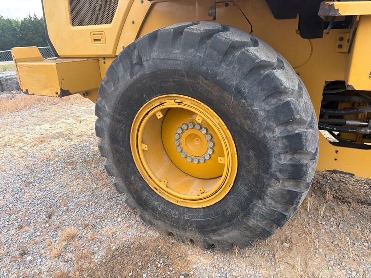 2015-caterpillar-924k-image-12
