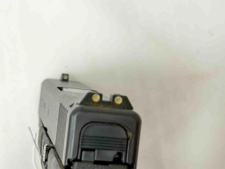glock-22-40cal-pistol-image-10
