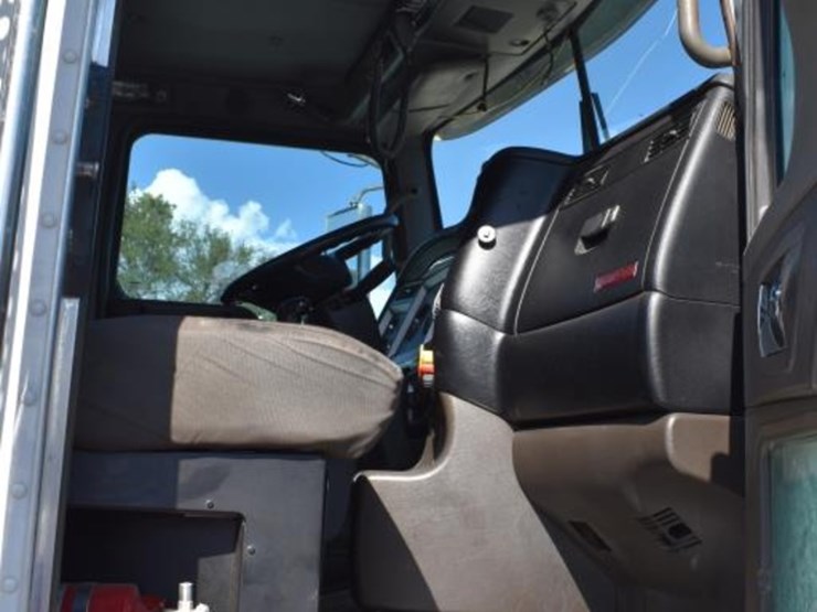 2012-kenworth-t800-image-10