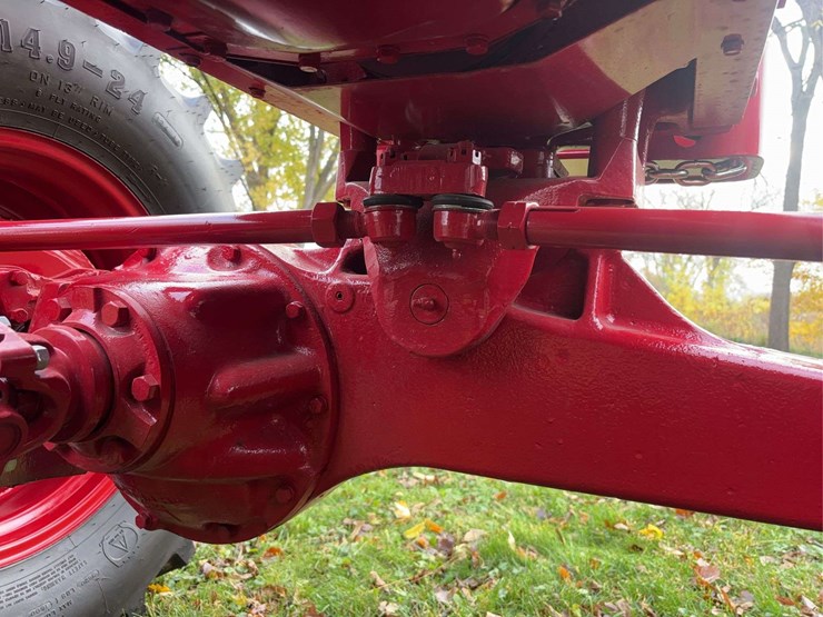 1970-1456-farmall-row-crop-mfwa-golden-demonstrator-image-17