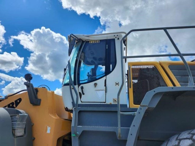 2011-liebherr-l586-image-15