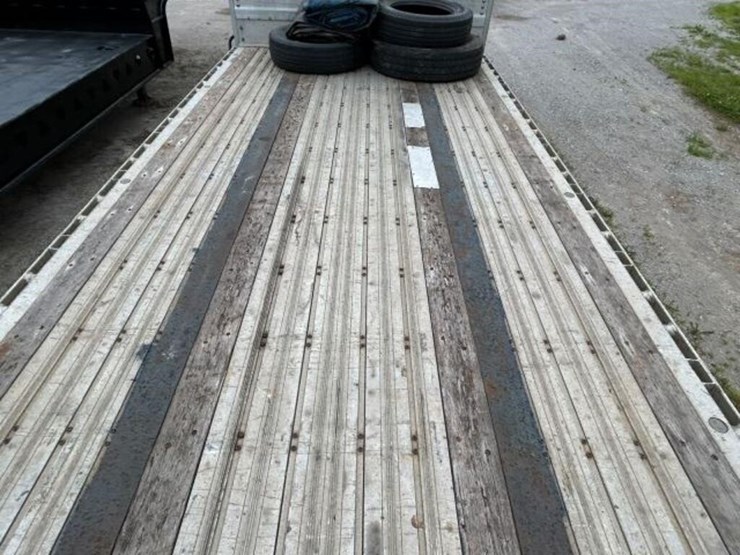 2008-wilson-48-ft-image-33