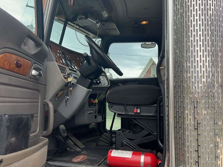 2006-peterbilt-379-image-112