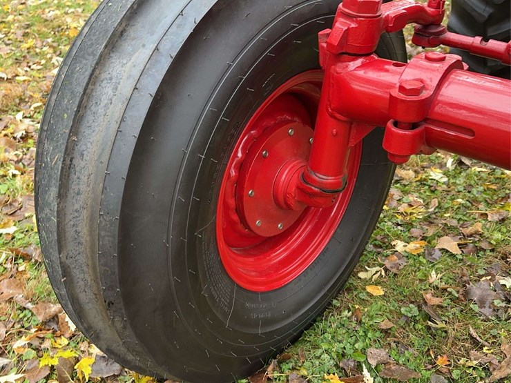 1970-1026-farmall-hydro-row-crop-golden-demonstrator-image-14