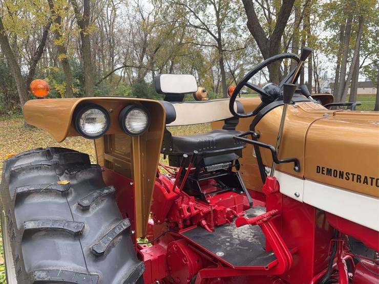 1970-farmall-544-hydro-diesel-row-crop-golden-demonstrator-image-41