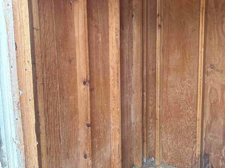 6’x6’-portable-feed-shed-image-9