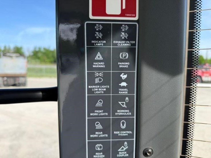 2020-deere-204l-image-12