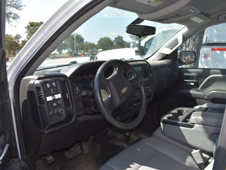 2018-chevrolet-1500-image-13