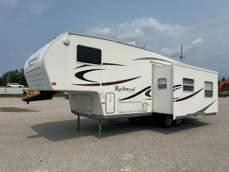 2006-forest-river-rockwood-8281ss-t/a-5th-wheel-4x-image-1