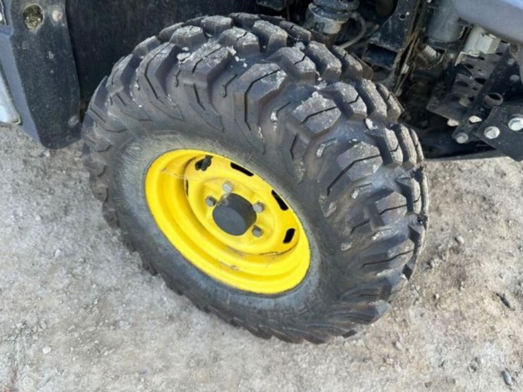 2020-john-deere-gator-image-25