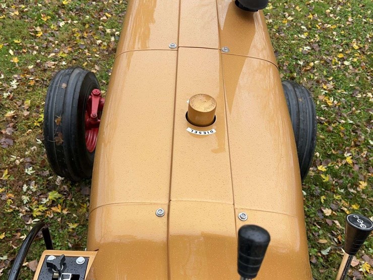 1970-farmall-826-hydro-diesel-row-crop-golden-demonstrator-image-62