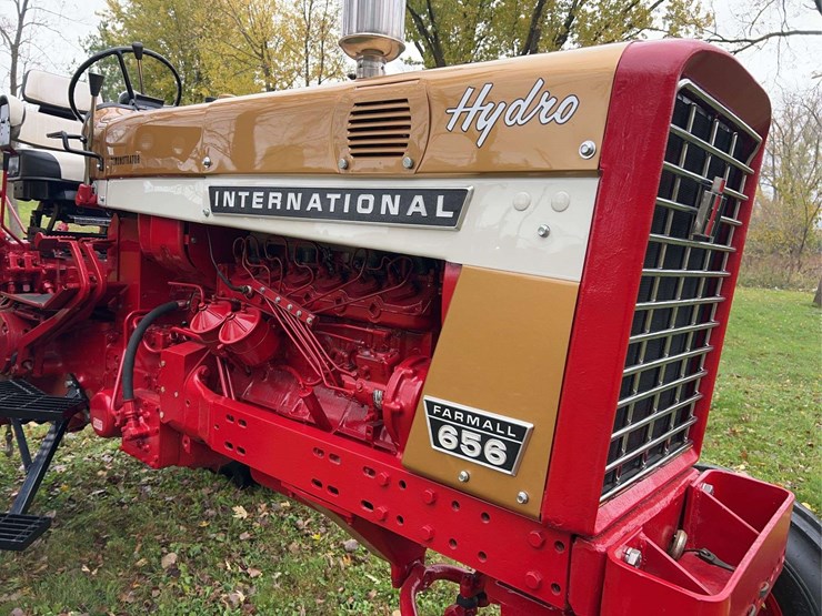 1970-656-farmall-hydro-diesel-row-crop-golden-demonstrator-image-10