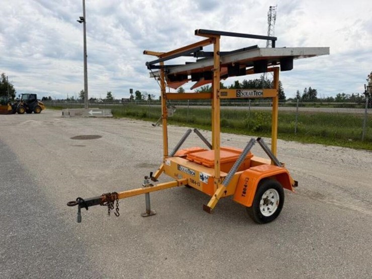 2013-solar-tech-tow-behind-s/a-arrowboard-4gm1a091-image-1