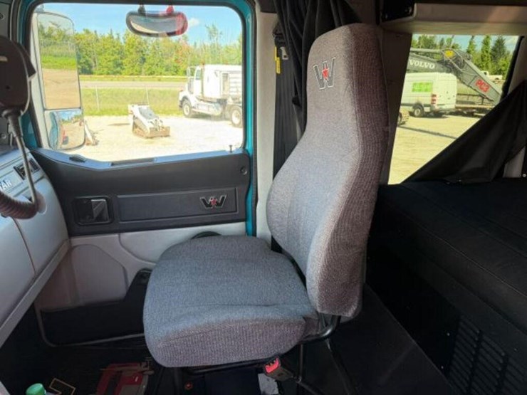 2023-western-star-4900-image-25